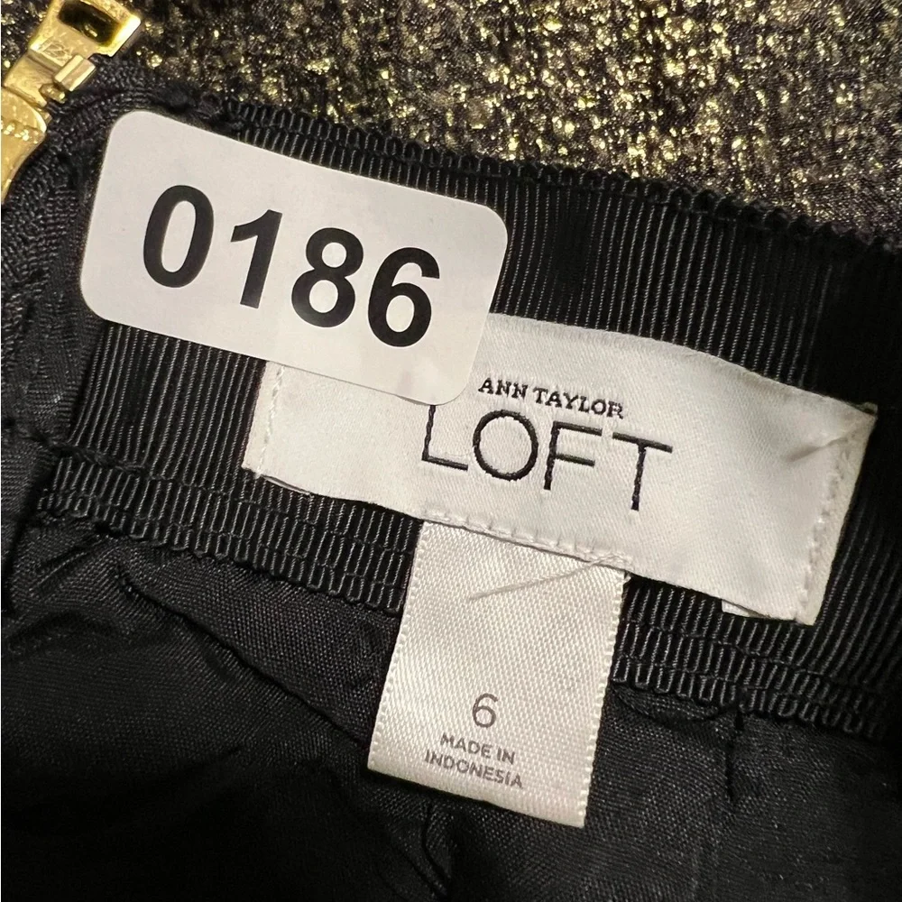 LOFT Black Gold Sheer Metallic Wool Skirt Mesh Overlay Satin Piping Gold Exposed